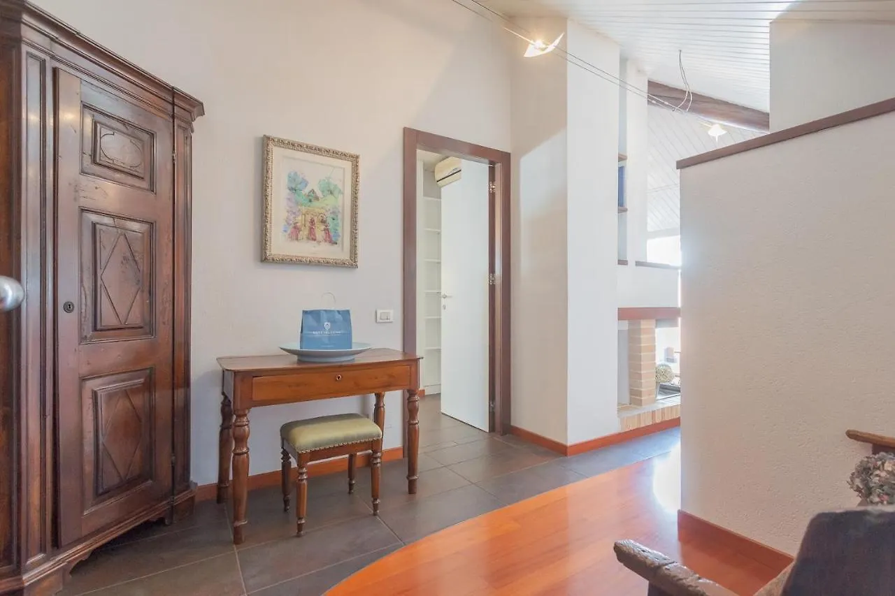 La Mansarda By Rent All Como Apartment
